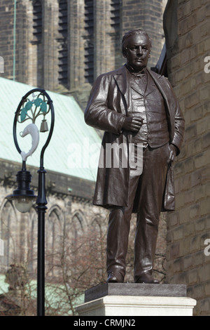 James Arthur Statue, Bekleidungshersteller 1819-1885, von George Anderson Lawson im Jahr 1893, Cathedral Precinct, Glasgow, Schottland, Großbritannien Stockfoto