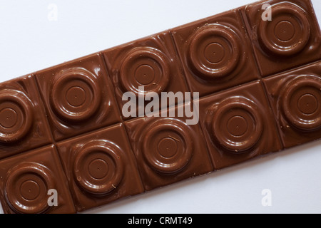 Platte von Nestle Rolo Schokolade Bar weißen Hintergrund Stockfoto