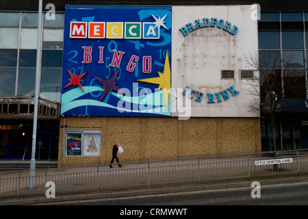 Mecca Bingo und Bradford Ice Rink Zeichen außerhalb der Eisbahn auf wenig Horton Lane, Bradford. Stockfoto