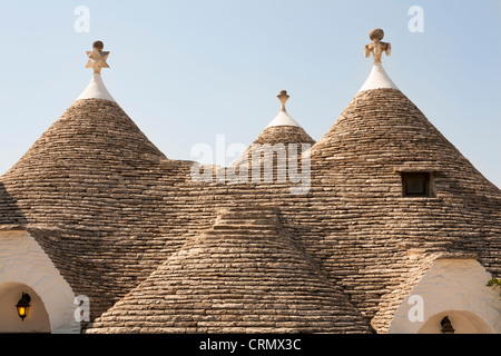 Konische trockenen Stein Dächer der Trulli Häuser, Rione Monti, Alberobello, Provinz Bari in Apulien, Italien Stockfoto