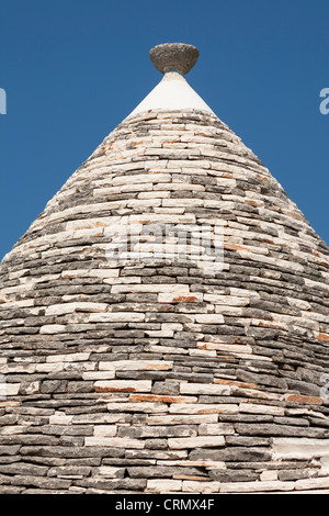 Trockenen Stein Kegeldach ein Trulli-Haus, Rione Monti, Alberobello, Provinz Bari in Apulien, Italien Stockfoto