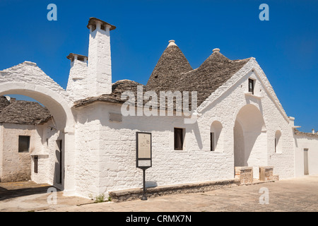 Trullo Sovrano, Piazza Sacramento, Alberobello, Provinz Bari in Apulien, Italien Stockfoto