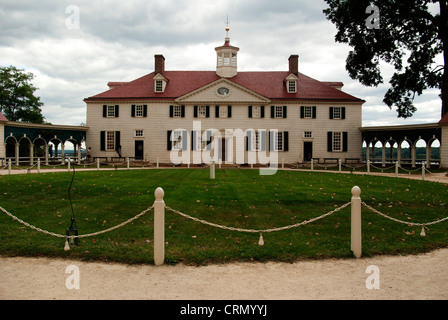 Haupthaus von Mount Vernon Plantage, Washingtons historische Anwesen. Stockfoto