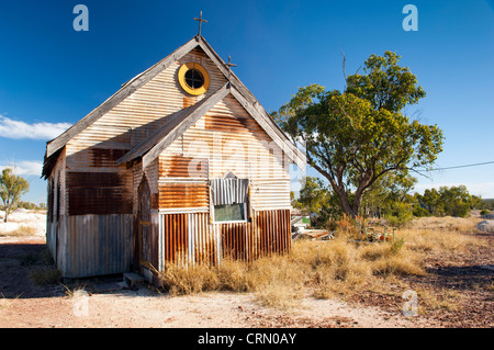 Alte Kirche in outback ländlichen Australien unter blauem Himmel Stockfoto
