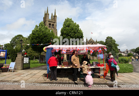 Erwacht-Woche in der Derbyshire Dorf Tideswell Stockfoto