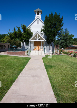 Vorderansicht der Außenseite der Evangelisch-methodistischen Kirche in Shandon, Kalifornien. Stockfoto