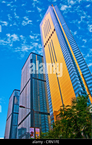 Niedrigen Winkel Blick auf Hochhaus Wolkenkratzer im Geschäftsviertel der Innenstadt von Hongkong Stockfoto