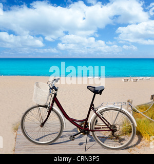 Fahrrad in Formentera Strand auf Balearen bei Levante Osten Tanga Stockfoto