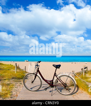 Fahrrad in Formentera Strand auf Balearen bei Levante Osten Tanga Stockfoto