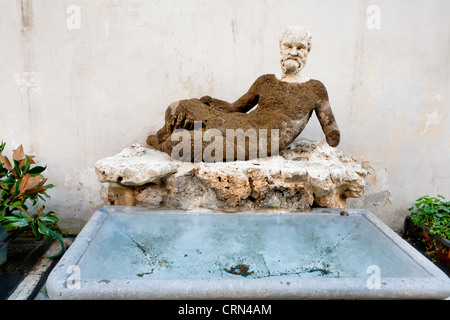 antike Statue des Silen auf via del Babuino, Rom, Italien Stockfoto