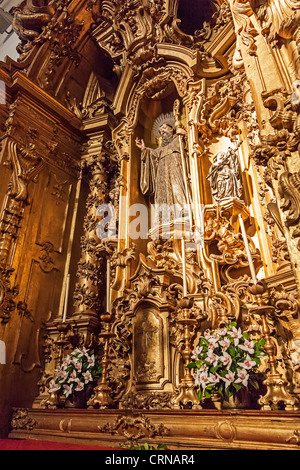 S. Bento Kloster in Santo Tirso, Portugal. Benediktiner Orden. In der Gotik (Kreuzgang) und Barock (Kirche) gebaut. Stockfoto