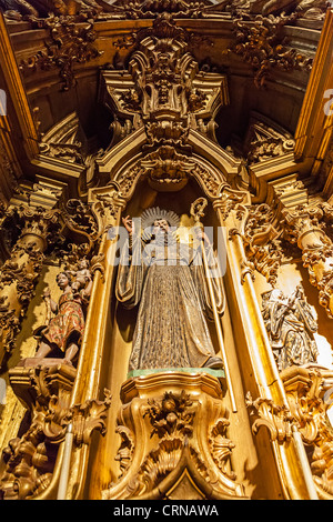 S. Bento Kloster in Santo Tirso, Portugal. Benediktiner Orden. In der Gotik (Kreuzgang) und Barock (Kirche) gebaut. Stockfoto