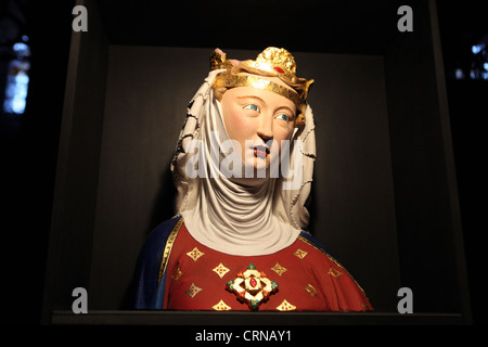 Statue der Kaiserin Kunigunde, Ehefrau von Heinrich II., Kaiser des Heiligen Römischen Reiches, Basel Cathedral Stockfoto