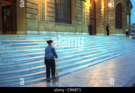 Die Treppe zum Bahnhof Haydarpasa in Istanbul Stockfoto