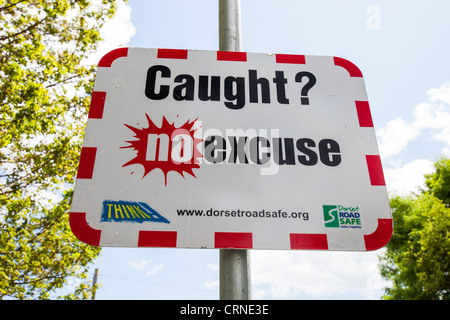 Eine Straße Sicherheitskampagne in Dorset, England um Beschleunigung zu bekämpfen. Stockfoto