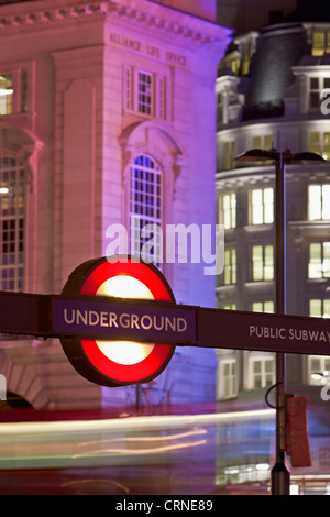 Londoner U-Bahn Zeichen, London, England Stockfoto