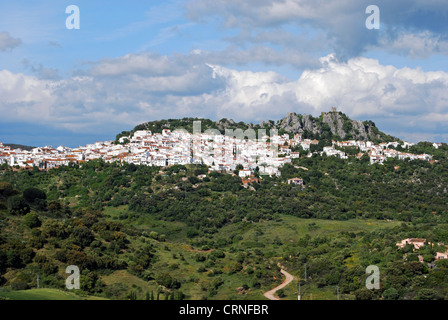 Blick auf die Stadt und die umliegende Landschaft, gaucin, Provinz Malaga, Andalusien, Spanien in Westeuropa. Stockfoto