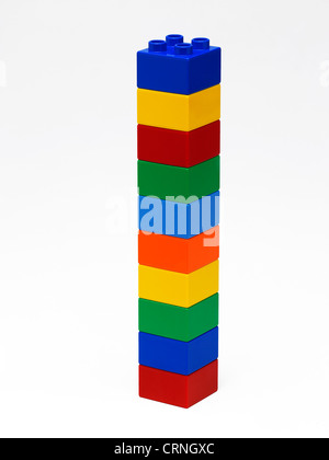 Ein Stapel von farbigem Kunststoff bauen von Backsteinen Stockfoto