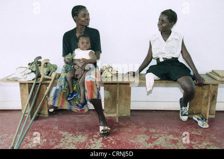 Orthopädische Werkstatt in Luanda, Angola. Stockfoto