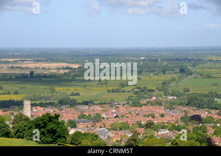 Blick vom Glastonbury Tor über die Stadt Glastonbury und den Somerset Levels. Stockfoto