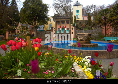 Die Italianate Resort Dorf von Portmeirion in Gwynedd. Von Clough Williams-Ellis von 1925 bis 1975 erbaut, ist das Dorf i Stockfoto