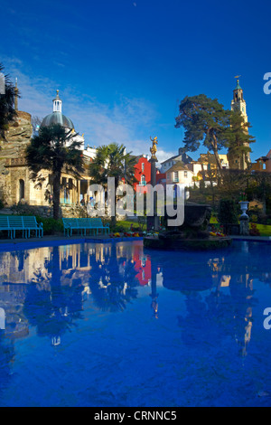 Die Italianate Resort Dorf von Portmeirion in Gwynedd. Von Clough Williams-Ellis von 1925 bis 1975 erbaut, ist das Dorf i Stockfoto