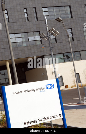 NHS Newham Universitätskrankenhaus in Plaistow, England im Jahr 1983 eröffneten. Stockfoto