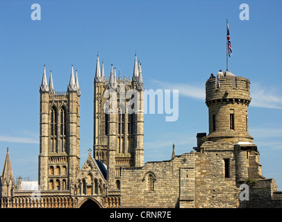 Das Schloss und die Kathedrale von Lincoln, beide aus dem 12. Jahrhundert. Stockfoto