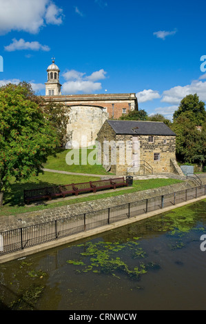 Raindale Mill, eine umgebaute Getreidemühle, die von den North York Moors auf York Castle Museum, an den Ufern des Flusses verschoben wurde Stockfoto