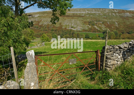 Kein öffentlicher Zugriff auf rostigen Metall Tor in Littondale in den Yorkshire Dales Sign. Stockfoto