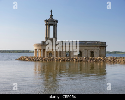 Normanton Kirche am Stausee Rutland Water. Stockfoto