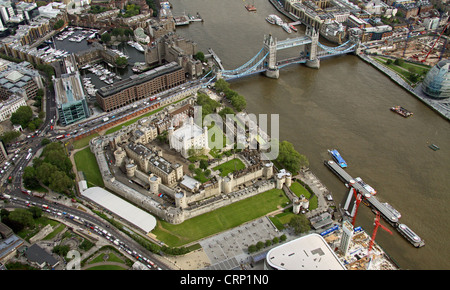 Luftaufnahme des Tower of London und Tower Bridge Stockfoto