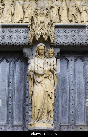 Westminster Abbey-Skulpturen. London. England Stockfoto