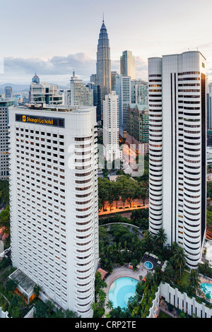 Malaysia, Kuala Lumpur, Blick über Kuala Lumpur City Centre & Petronas Towers Stockfoto