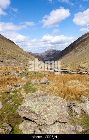 Blick nach Norden hinunter die Kirkstone Pass in Richtung Brüder Wasser, Cumbria im Lake District National Park Stockfoto