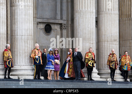 Prinz Andrew und Töchter auf den Stufen der St. Pauls Cathedral für Queens Diamond Jubilee Stockfoto