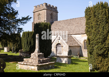 Die angelsächsischen Kirche der Heiligen Rood in Cotswold Dorf von Daglingworth, Gloucestershire Stockfoto