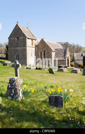 Frühling in St. Peters Church in Cotswold Dorf von Duntisbourne Äbte, Gloucestershire Stockfoto