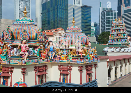 Nahaufnahme von der Gopuram Sri Mariamman Tempel in Chinatown, Singapur Stockfoto
