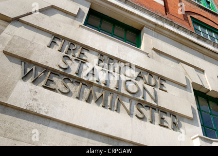 Außerhalb Westminster-Feuerwehr-Station in Horseferry Road zu unterzeichnen. Stockfoto