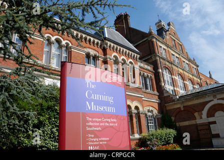 Das Cuming Museum in Walworth Altstädter Rathaus Walworth unterwegs. Das Museum beherbergt die weltweit Sammlung von Cuming Familie ein Stockfoto