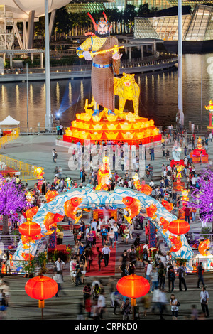 River Hongbao Dekorationen für Chinese New Year Feiern am Marina Bay, Singapur Stockfoto