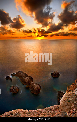 Sonnenuntergang am Kap Lefkatas (auch bekannt als "Kap Dukato" und "Kavos Tis Kyras"), Lefkada (oder "Lefkas") Insel, Ionisches Meer, Griechenland. Stockfoto