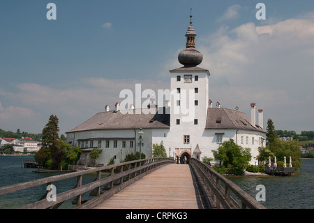 Schloss Ort, ein Schloss in den Traunsee (See) im österreichischen im österreichischen Salzkammergut Stockfoto