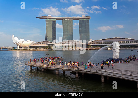 Der Merlion Statue mit Marina Bay Sands in den Hintergrund, Marina Bay, Singapur, Südostasien Stockfoto