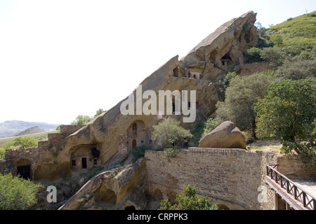 Höhlenwohnungen Unterkunft im 6. Jahrhundert Lawra Kloster Udabno, Kachetien, Georgia Stockfoto