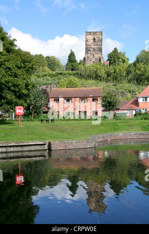 Droitwich Barge Canal und Doddenham Kirche Droitwich Spa Worcestershire England UK Stockfoto