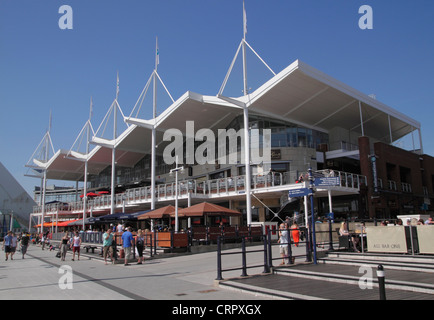 Cafés und Restaurants Gunwharf Quays Portsmouth Stockfoto