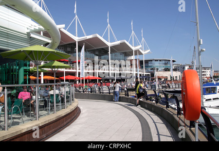 Cafés und Restaurants Gunwharf Quays Portsmouth Stockfoto