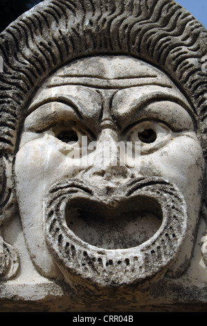 Ostia Antica. Römische Theater Maske auf der Bühne des Theaters. Marmor. 1. bis 2. Jahrhundert v. Chr.. Italien. Stockfoto